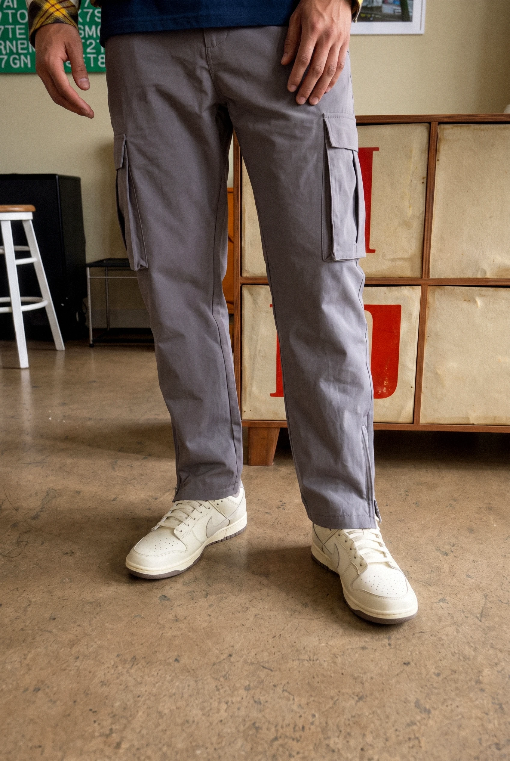 Detalhe do colorway em uso: Nike Dunk Low Retro Soft Pearl/College Grey